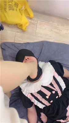 【甜味药丸】调变装狗-原味脚插嘴/丝袜捂脸窒息/骑狗脖/喂圣水 网友原创 第9张