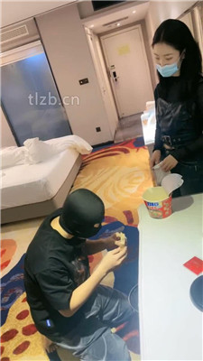 【小雅老师】全体重踩踏/圣水泡面/加料面包喂食 网友原创 第10张