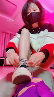 【美离子】高帮鞋白袜气味控制/脚插嘴-HD绳艺资源网