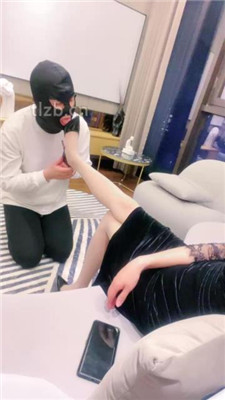 【爱丽丝】喂浓痰/转胯骑马爬行/闻舔肉丝脚【完整版】-HD绳艺资源网