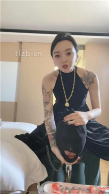 【小月牙】狗链拴丧家之犬-虐乳/藤条抽/闻舔高跟/卫生巾辱 网友原创 第6张