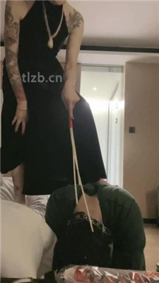【小月牙】狗链拴丧家之犬-虐乳/藤条抽/闻舔高跟/卫生巾辱 网友原创 第7张