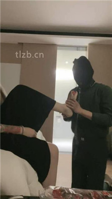 【小月牙】狗链拴丧家之犬-虐乳/藤条抽/闻舔高跟/卫生巾辱 网友原创 第8张