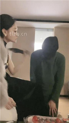 【小月牙】狗链拴丧家之犬-虐乳/藤条抽/闻舔高跟/卫生巾辱 网友原创 第10张