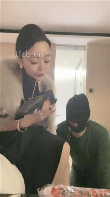 【小月牙】狗链拴丧家之犬-虐乳/藤条抽/闻舔高跟/卫生巾辱 网友原创 第11张