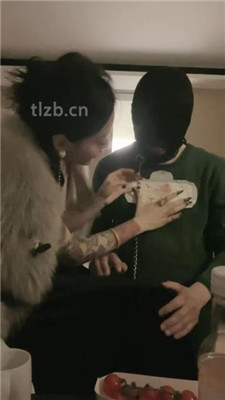 【小月牙】狗链拴丧家之犬-虐乳/藤条抽/闻舔高跟/卫生巾辱 网友原创 第14张