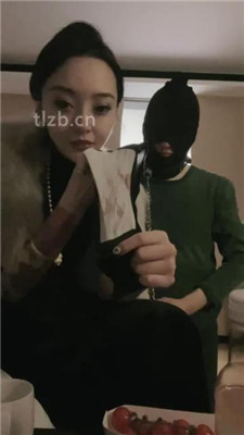 【小月牙】狗链拴丧家之犬-虐乳/藤条抽/闻舔高跟/卫生巾辱 网友原创 第16张