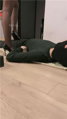 【烁烁】坐脸窒息/转胯sp/跪舔黑丝高跟/踩踏喂食 网友原创 第15张