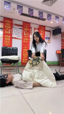 【尤物大大】会议室多素人S群调-骑马/舔脏鞋臭脚/转胯踩踏 网友原创 第16张
