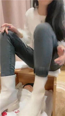 【陈甜女帝】短靴黑丝踩地毯狗-HD绳艺资源网