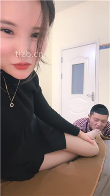 【孤傲女帝】闻舔白袜脚/袜子塞嘴/全体重踩踏/脚插嘴 网友原创 第13张