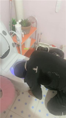 【小月牙】训练厕奴-踩踏/头压马桶/口水吐脸/赏赐圣水/胶带裹脸 网友原创 第12张