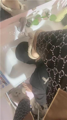 【小月牙】训练厕奴-踩踏/头压马桶/口水吐脸/赏赐圣水/胶带裹脸 网友原创 第14张