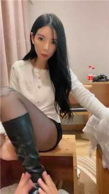 【陈甜女帝】长靴黑丝美腿踩地毯狗【完整版】-HD绳艺资源网