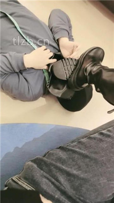 【妮蔻】长靴踩狗头/人肉座椅/踩踏/舔脏鞋底/闻鞋闻白袜 网友原创 第10张