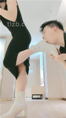 【妮蔻】短靴女神碾压踩/胯下辱/清理脏鞋/深喉/黑船袜捂脸 网友原创 第5张