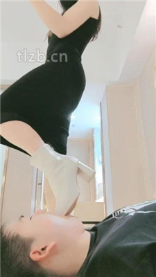 【妮蔻】短靴女神碾压踩/胯下辱/清理脏鞋/深喉/黑船袜捂脸 网友原创 第7张