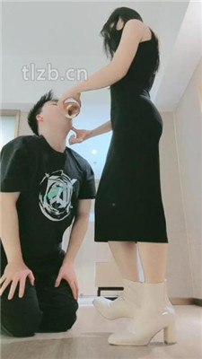 【妮蔻】短靴女神碾压踩/胯下辱/清理脏鞋/深喉/黑船袜捂脸 网友原创 第9张