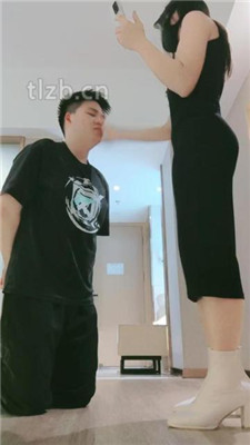 【妮蔻】短靴女神碾压踩/胯下辱/清理脏鞋/深喉/黑船袜捂脸 网友原创 第10张