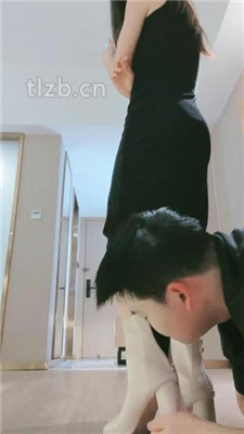【妮蔻】短靴女神碾压踩/胯下辱/清理脏鞋/深喉/黑船袜捂脸 网友原创 第11张