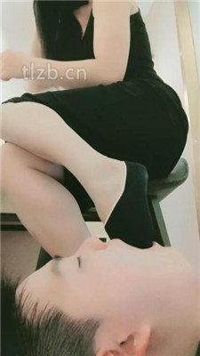 【妮蔻】短靴女神碾压踩/胯下辱/清理脏鞋/深喉/黑船袜捂脸 网友原创 第15张