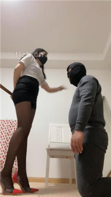【艾拉】女上司的体罚-揪耳朵/深喉/踩踏耳光/坐脸/提档 网友原创 第5张
