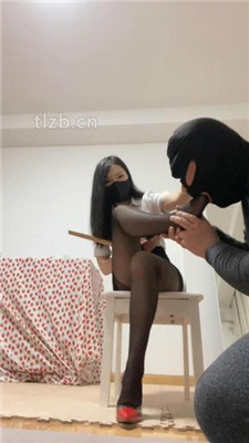 【艾拉】女上司的体罚-揪耳朵/深喉/踩踏耳光/坐脸/提档 网友原创 第11张