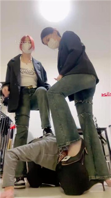 【甜心教主】双S-鞋碾压踩/揪耳朵/舔口水鞋底/腿夹【双视角版】 网友原创 第4张