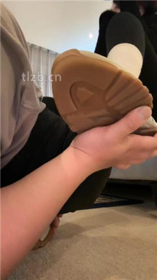 【美女祖宗】脚底崇拜者-运动鞋白棉袜-HD绳艺资源网