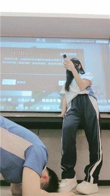 【妮蔻】学生服诱惑-原味脏鞋袜玩弄可恶同桌-HD绳艺资源网