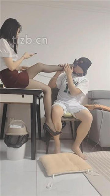 【丫丫】高跟黑丝踩踏/挑战插嘴/嘴叼高跟/口水吐脸-HD绳艺资源网