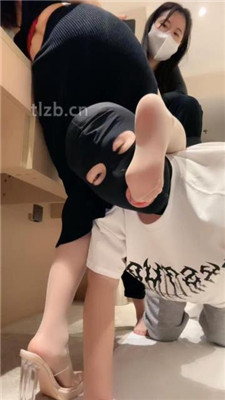 【草莓奶昔】双S-舔脏鞋臭脚丫/深喉/臀部诱惑【双视角版】 网友原创 第4张