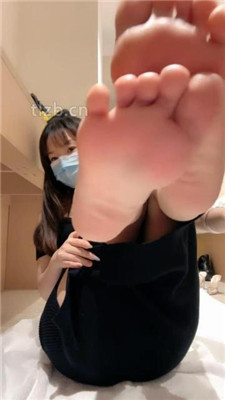 【草莓奶昔】双S-舔脏鞋臭脚丫/深喉/臀部诱惑【双视角版】 网友原创 第13张