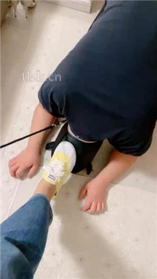 【上上】下跪对着帆布鞋原味船袜发骚-HD绳艺资源网