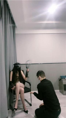 【司宁青】性感女神-重度鞭打/高跟崇拜/转胯踩狗舌/骑脖夹头 网友原创 第2张