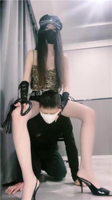 【司宁青】性感女神-重度鞭打/高跟崇拜/转胯踩狗舌/骑脖夹头 网友原创 第5张