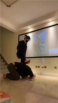 【辣姐】白领S高跟踩虐老板狗/狗盆喂狗粮/舔脚趾-HD绳艺资源网