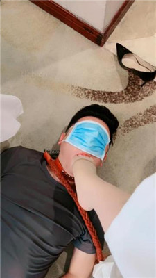 【紫琳】转胯爬行/sp/肉丝高跟舔/揪耳朵/人肉座椅/鞋跟插嘴 网友原创 第8张