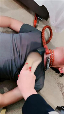 【紫琳】转胯爬行/sp/肉丝高跟舔/揪耳朵/人肉座椅/鞋跟插嘴 网友原创 第16张