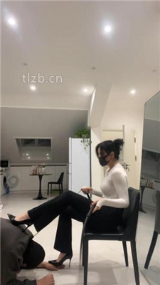 【黛帝】健身教练是狗奴-狗链遛狗/鞭打/高跟玉足恋足舔 网友原创 第2张