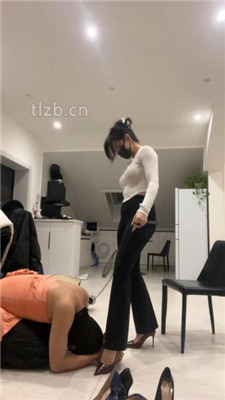【黛帝】健身教练是狗奴-狗链遛狗/鞭打/高跟玉足恋足舔 网友原创 第12张