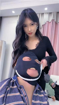 【麋鹿银儿】素人模特S-暴力虐三奴-骑马踩踏/鞭打/白袜捂脸/提档 网友原创 第20张