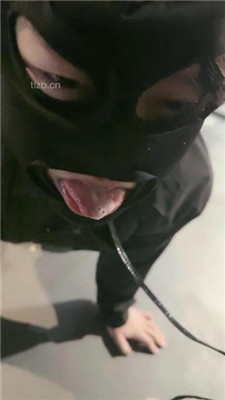 【黑兔】严刑逼供教训犯人-舔脏老爹鞋/吊绑虐打/狗链遛狗 网友原创 第7张