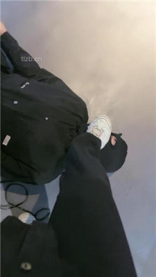 【黑兔】严刑逼供教训犯人-舔脏老爹鞋/吊绑虐打/狗链遛狗 网友原创 第11张