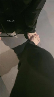 【黑兔】严刑逼供教训犯人-舔脏老爹鞋/吊绑虐打/狗链遛狗 网友原创 第20张