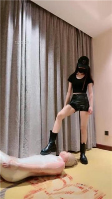 【美娜格格】死亡游戏-保鲜膜包裹/马丁靴踩踏/花样窒息 网友原创 第18张
