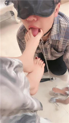 【桃幼幼】白富美S-品尝高跟玉足/脚耳光/插嘴/提档/灌圣水 网友原创 第11张