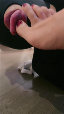 【沐阳大小姐】重度鞭打/腿绞窒息/胯下辱/闻舔超臭白袜/狗嘴夹脚趾 艾彩调教库 第20张
