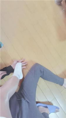 【游S】白袜肉丝脚踩脸窒息/袜子塞嘴踢踹/捆绑掐乳 艾彩调教库 第4张