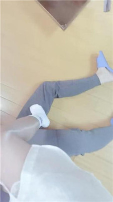 【游S】白袜肉丝脚踩脸窒息/袜子塞嘴踢踹/捆绑掐乳 艾彩调教库 第8张